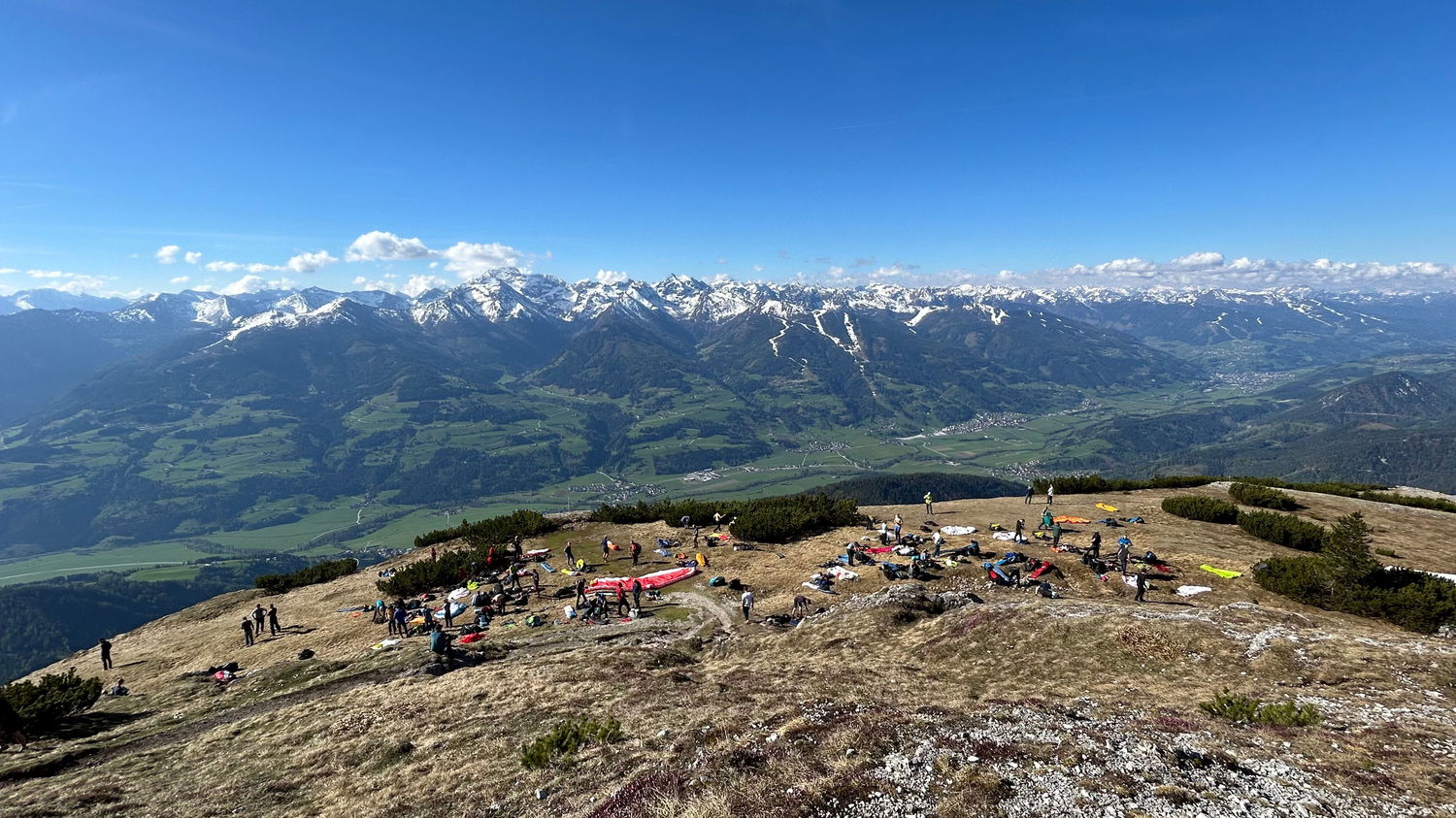 Stoderzinken in druščina 60 pilotov željnih letenja