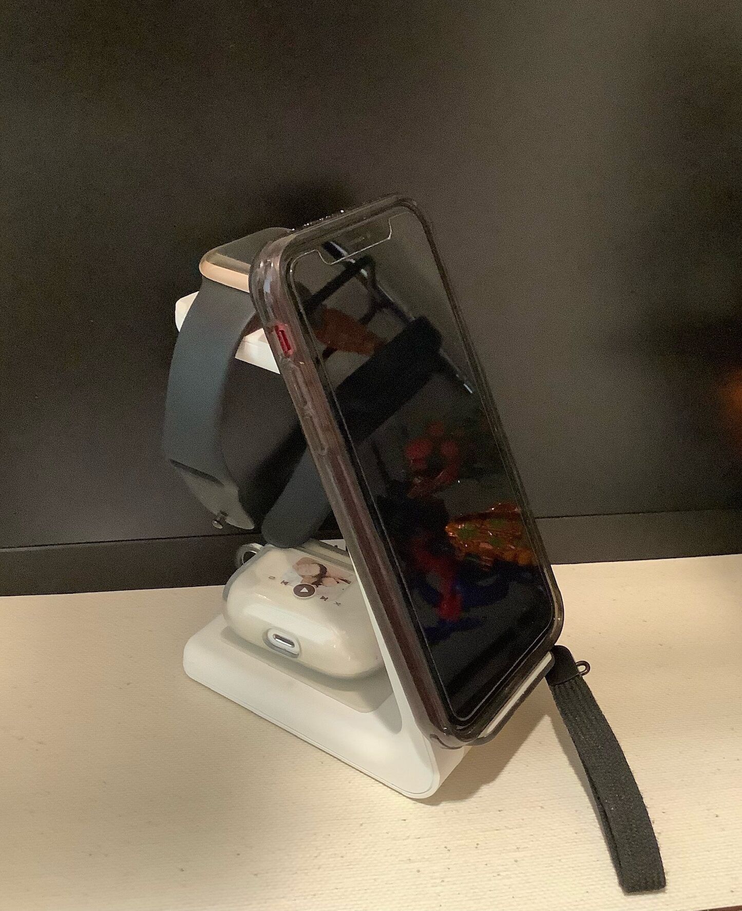 apple Watch_AirPods_iPhoneを全て充電！最強ワイヤレス充電器