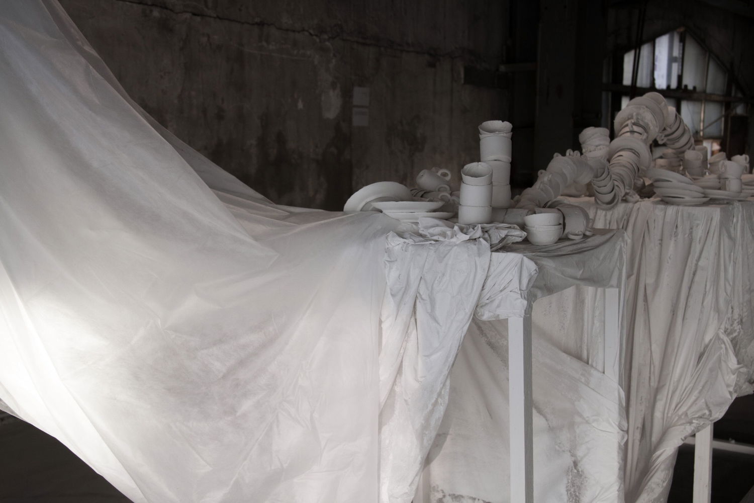 The White (a fragment of the installation).
Plaster, fabric, wood. 
All the photos were taken at the exposition ‘Corpus Callosum’ exhibition, Sevcabel Port, Saint Petersburg, 2021.
Photo here and below: the author’s archive.