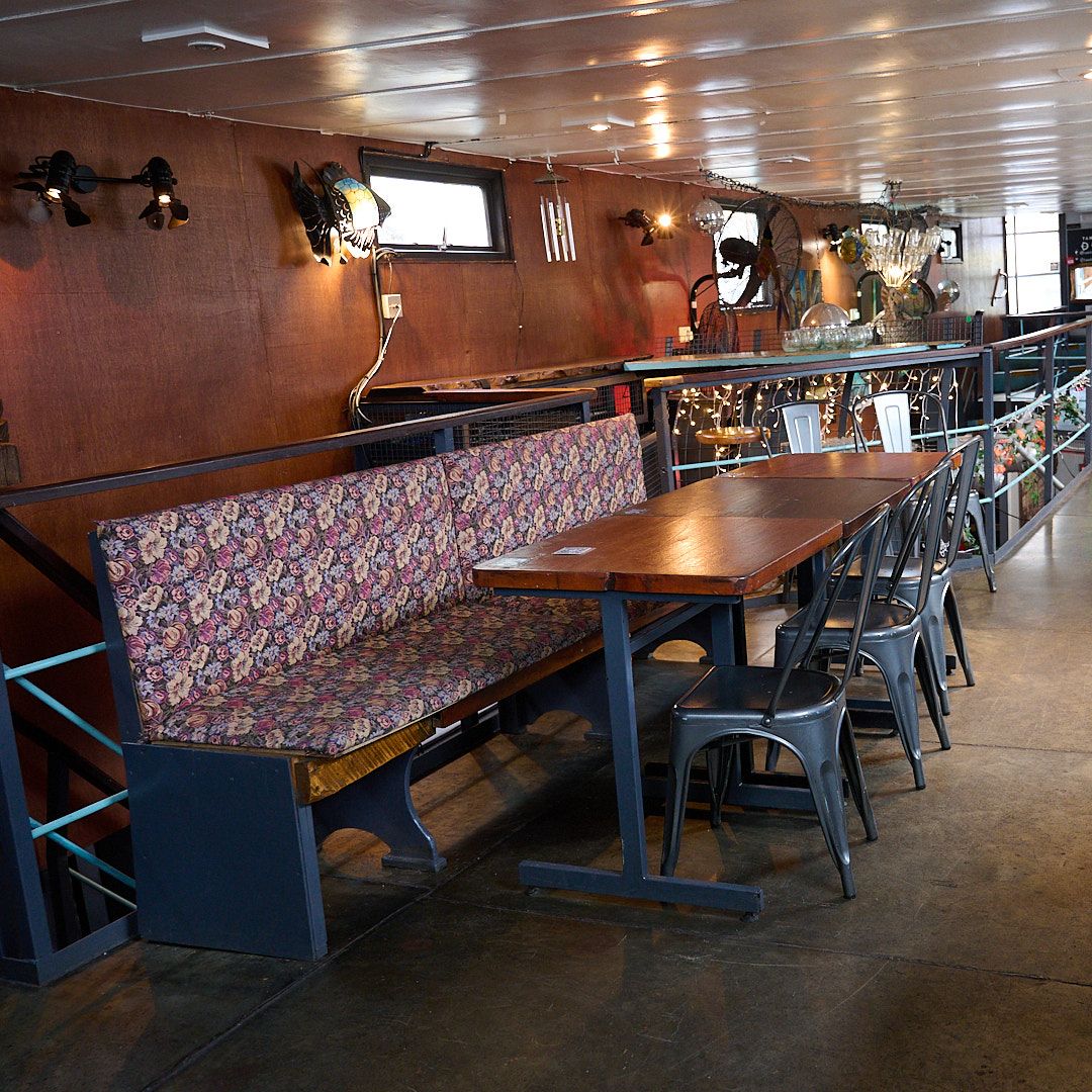 Tamesis Dock—mid deck table [1]