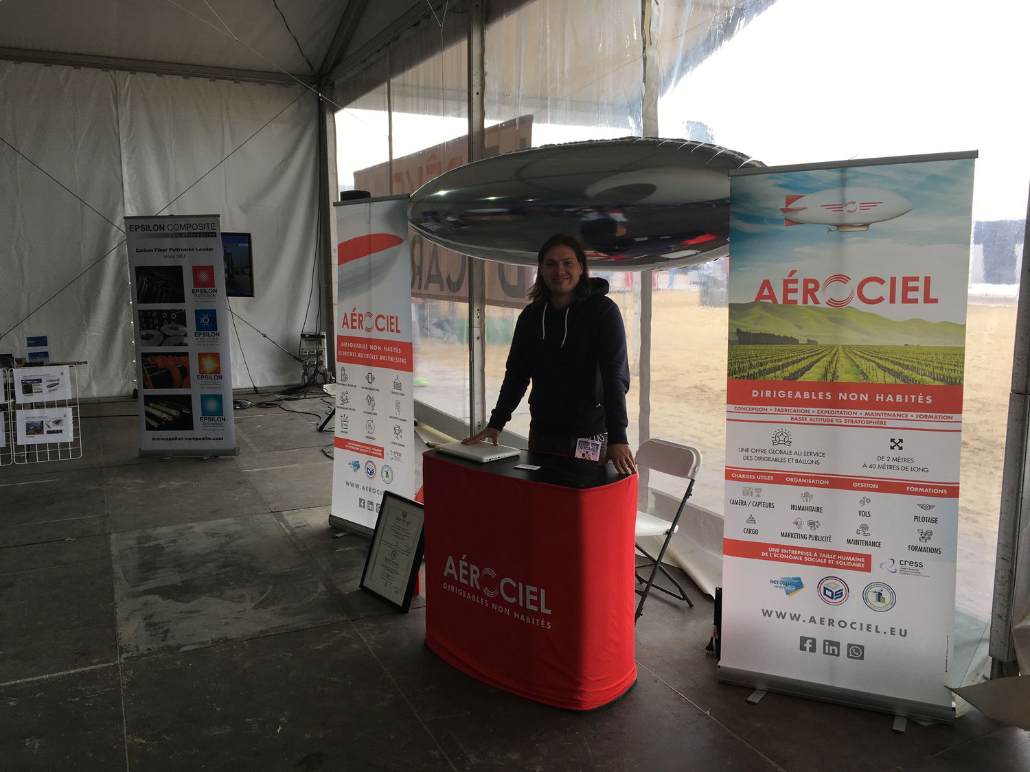 Thomas au "Rêve d'Icare" pour présenter en avant première le stand du Regatta 300 , le drone dirigeable plus léger que l'air