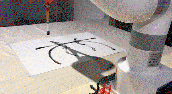 cmdR’s resident cobot, painting collaboratively with human collaborators